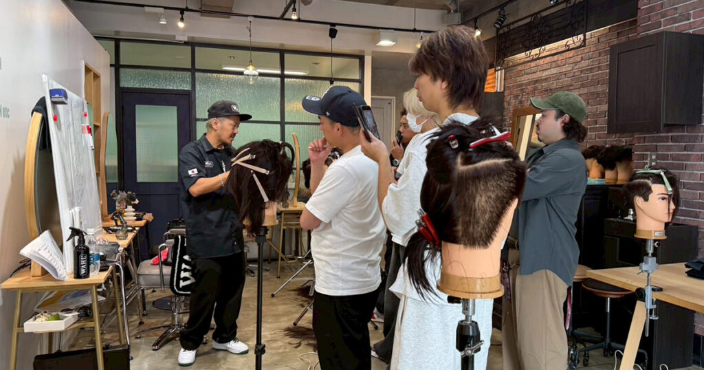 WAHL フェードカットセミナー ハイフェード 説明時の写真