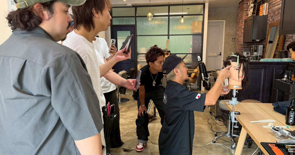 WAHL フェードカットセミナー ハイフェード デモンストレーションの写真
