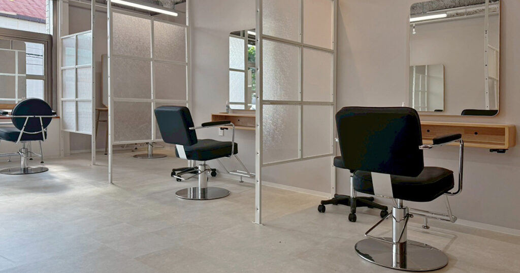 Framu design スタイリングチェア クシカ サロンに調和するデザインの写真②