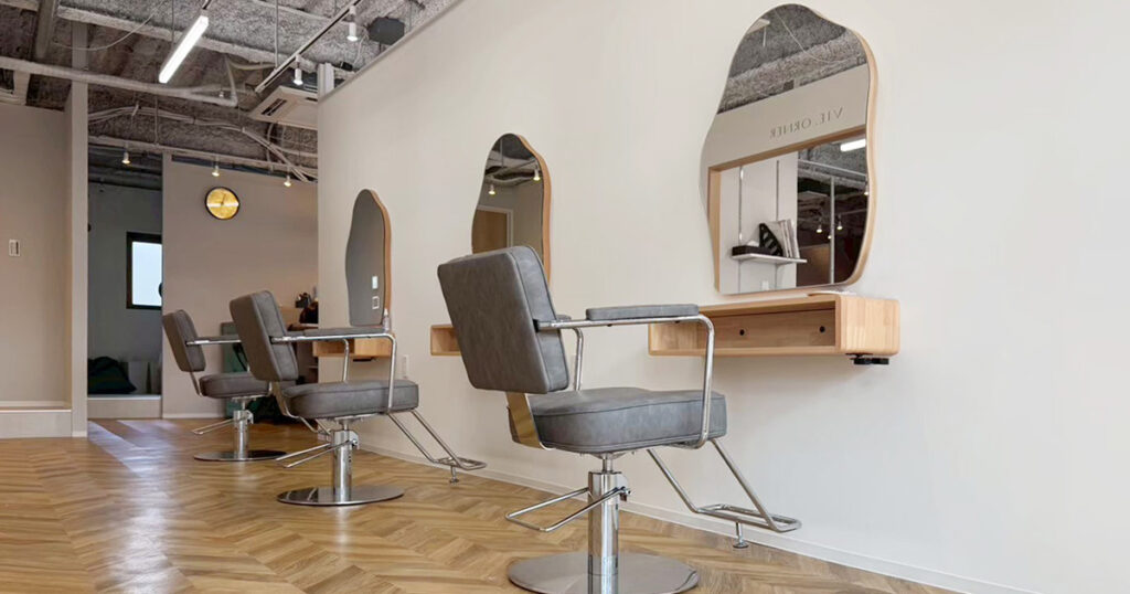 Framu design スタイリングチェア クシカ サロンに調和するデザインの写真②