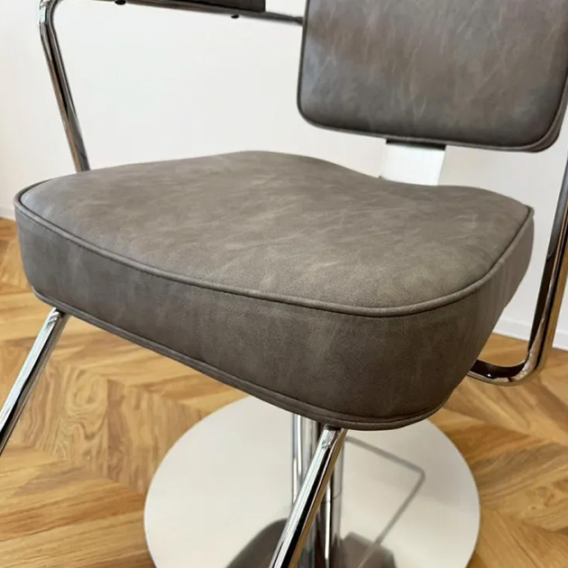 Framu design スタイリングチェア クシカ 座面 正面の画像